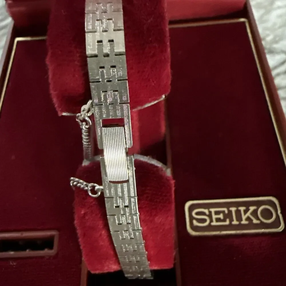VTG Seiko Wind-Up Watch 11-4899 Blue Dial Silver Tone Band W/Original Box-Runs!